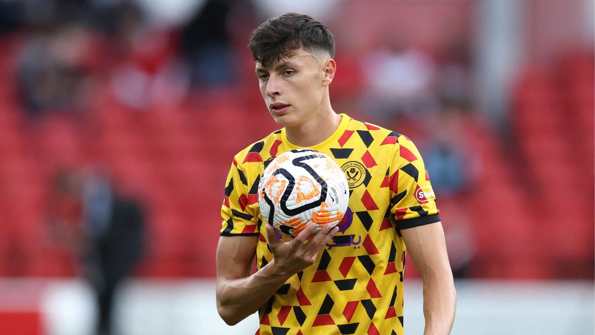 Anel Ahmedhodzic trong màu áo Sheffield United, trung vệ đã chứng tỏ đẳng cấp ở Championship.