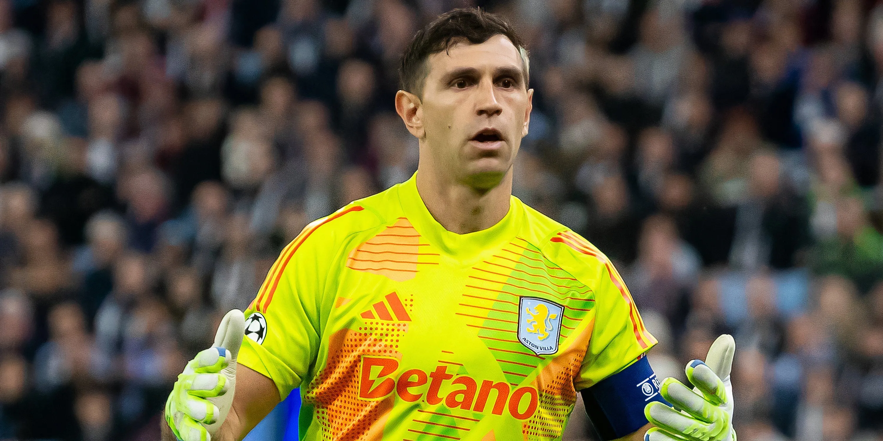 Emiliano Martinez thi đấu cho Aston Villa