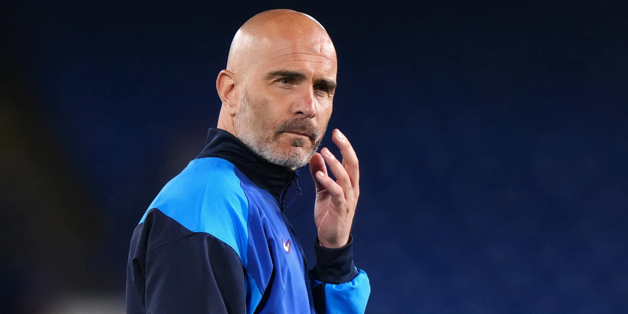 Huấn luyện viên Enzo Maresca của Chelsea, người đang tìm cách bổ sung nhân sự cánh.