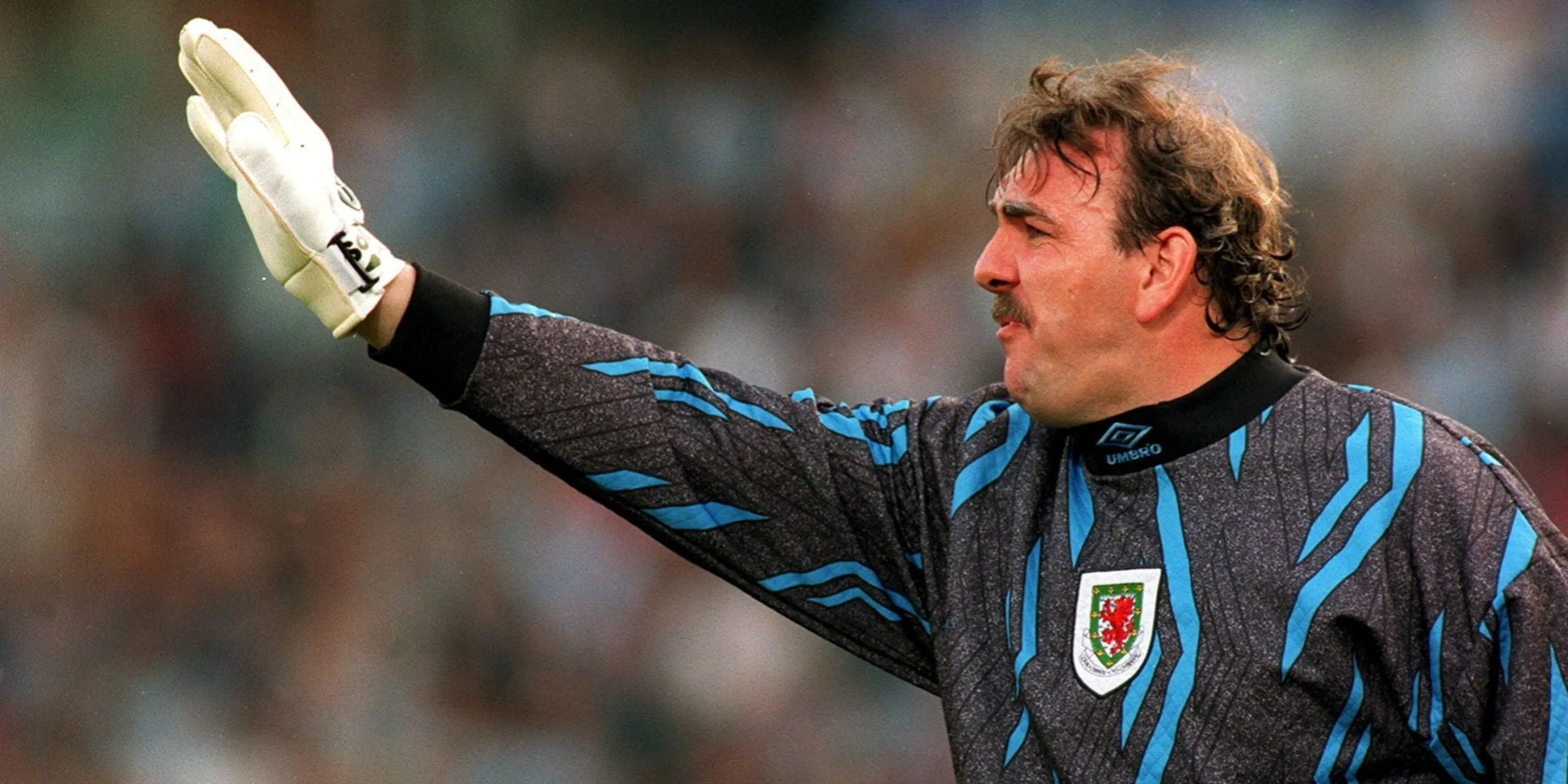 Neville Southall - huyền thoại trong khung gỗ của Everton, chỉ đạo đồng đội
