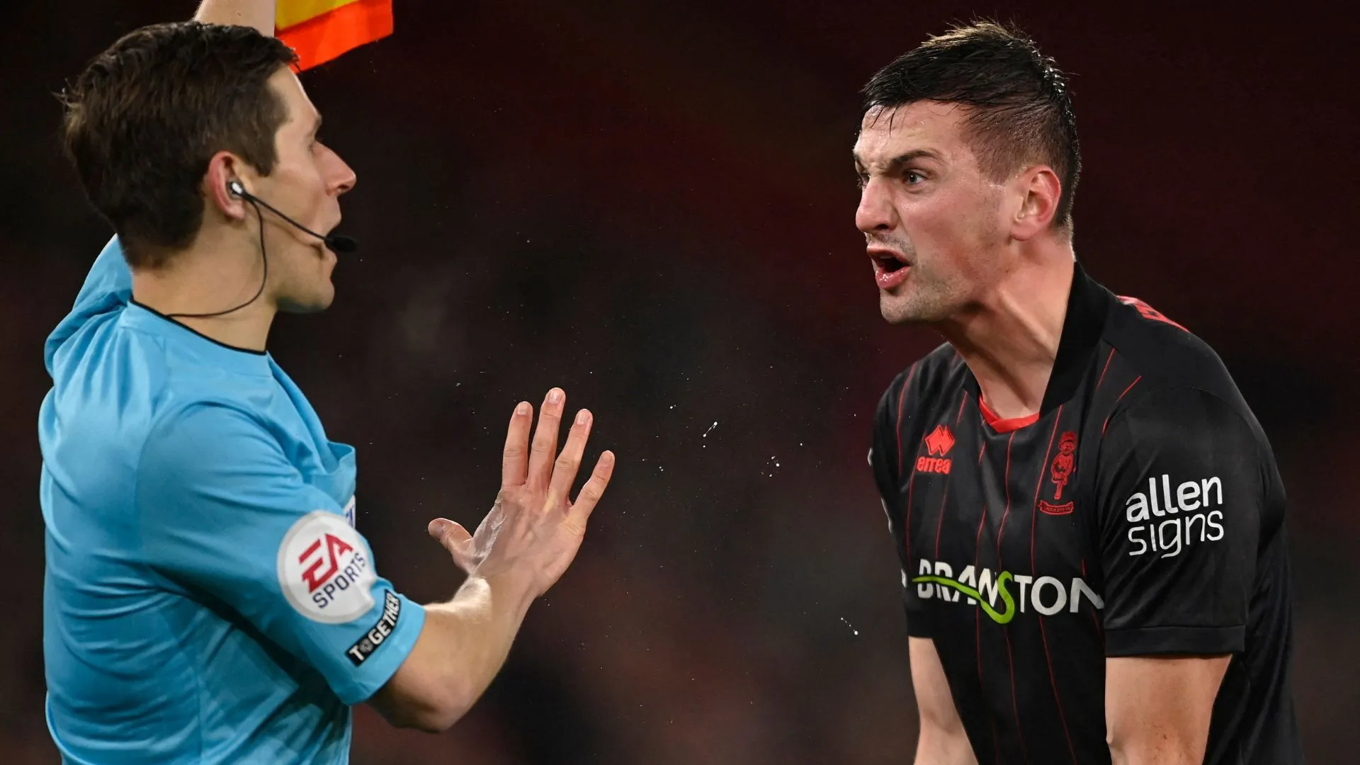 Paudie O'Connor, trung vệ của Lincoln City, cầu thủ được liên hệ với Bolton