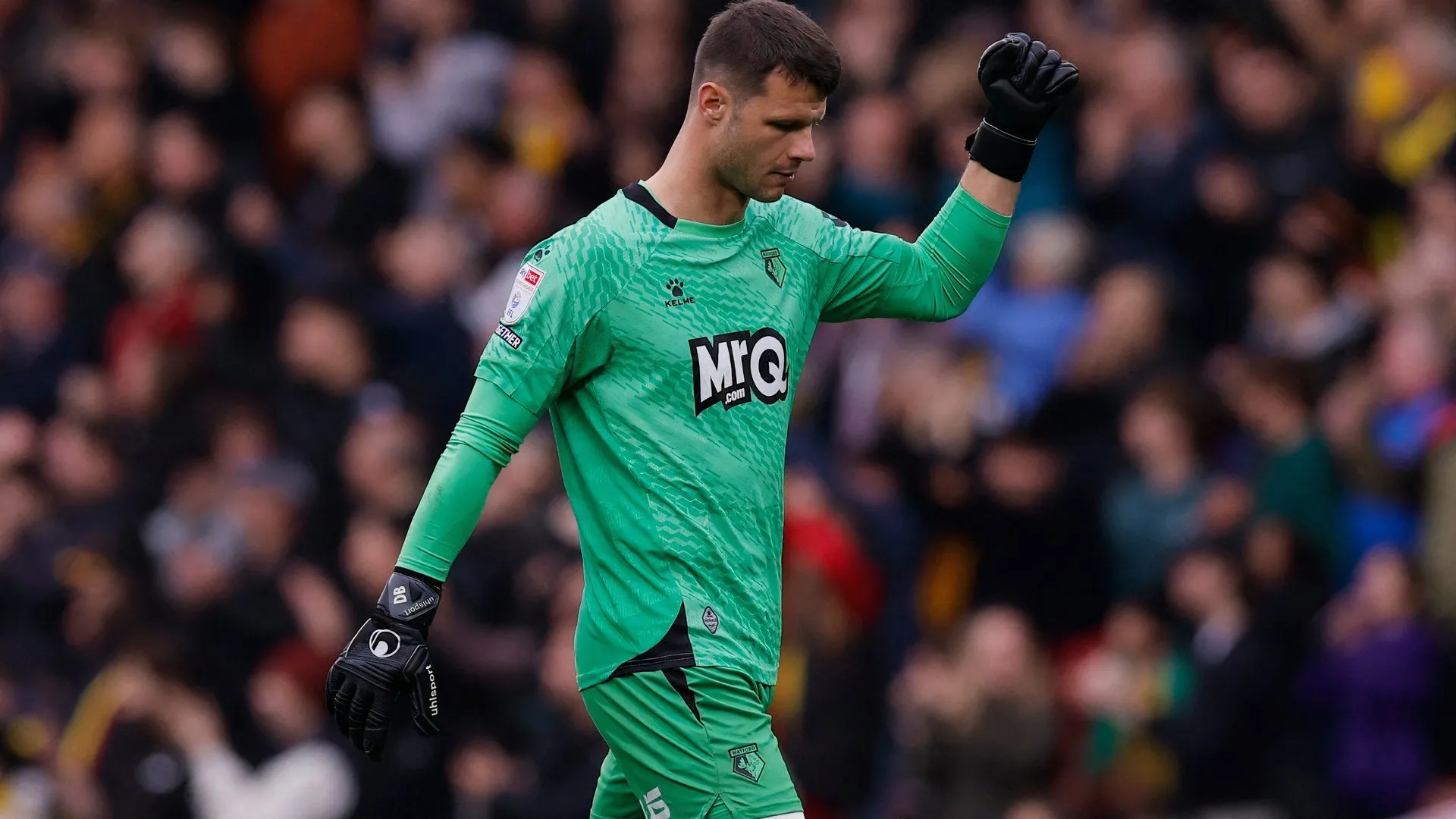 Thủ môn Daniel Bachmann trong một pha bắt bóng cho Watford
