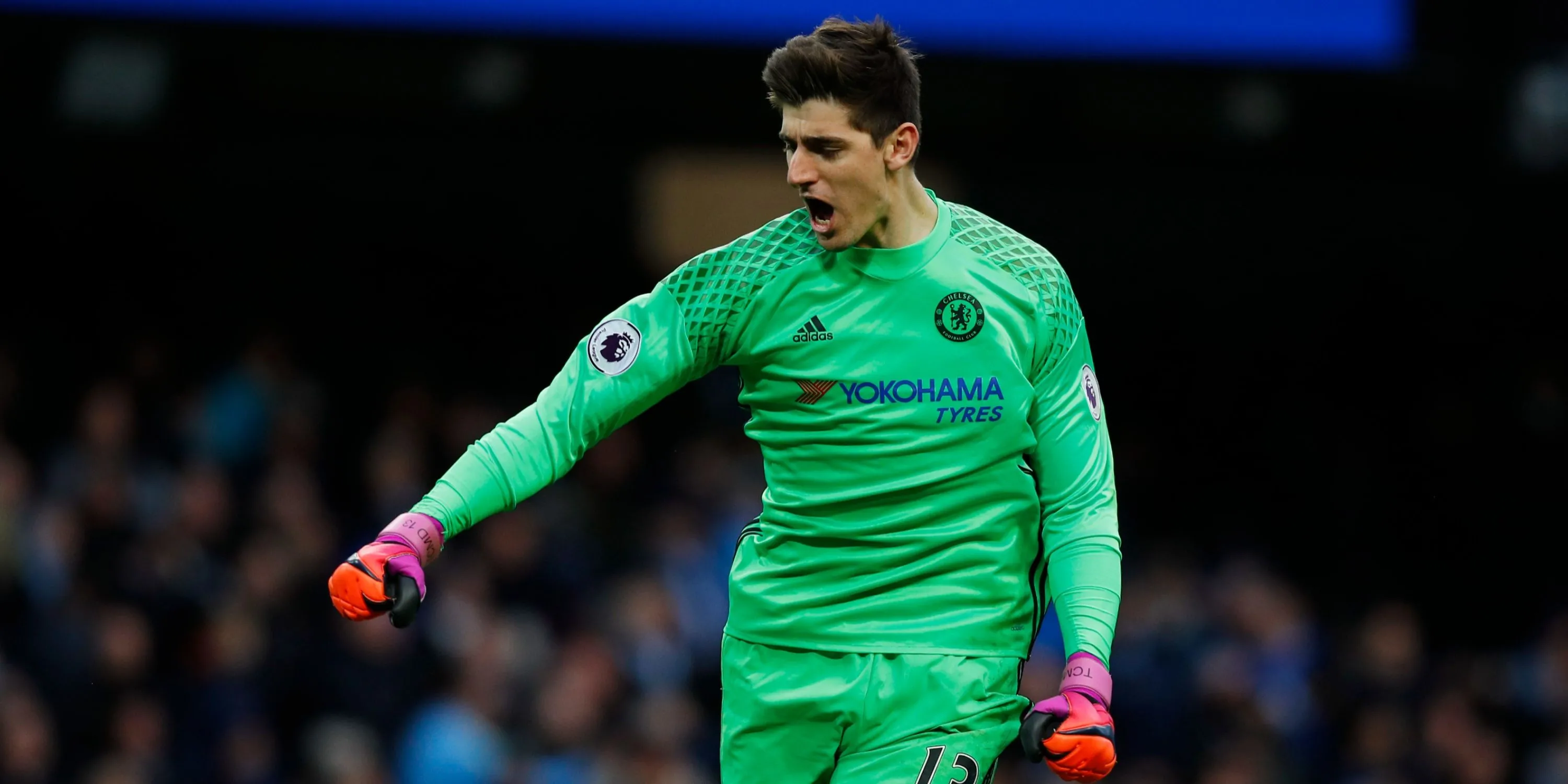 Thủ môn Thibaut Courtois trong màu áo Chelsea