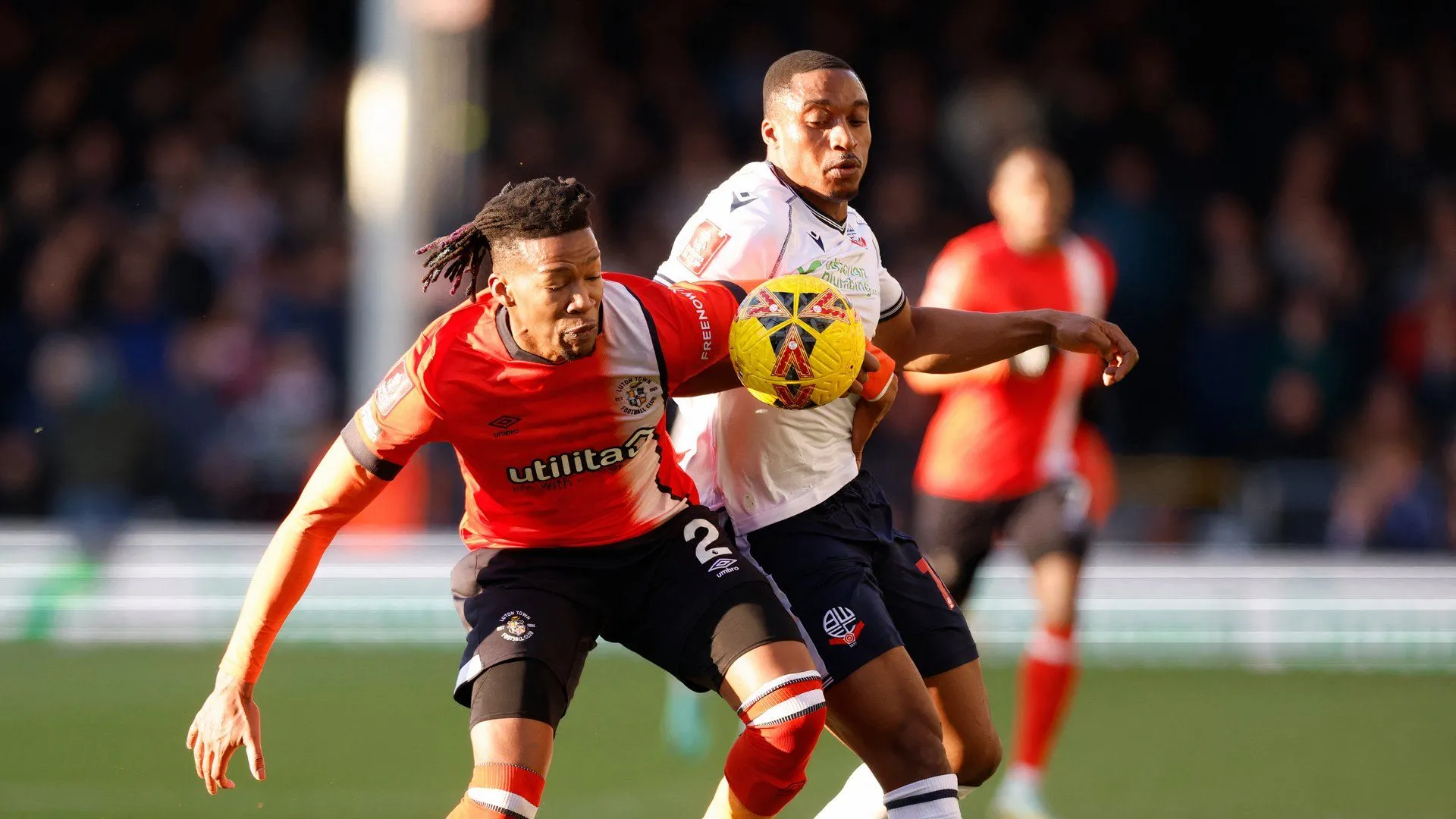 Victor Adeboyejo thi đấu cho Bolton Wanderers, đối mặt với tương lai bất định sau chấn thương