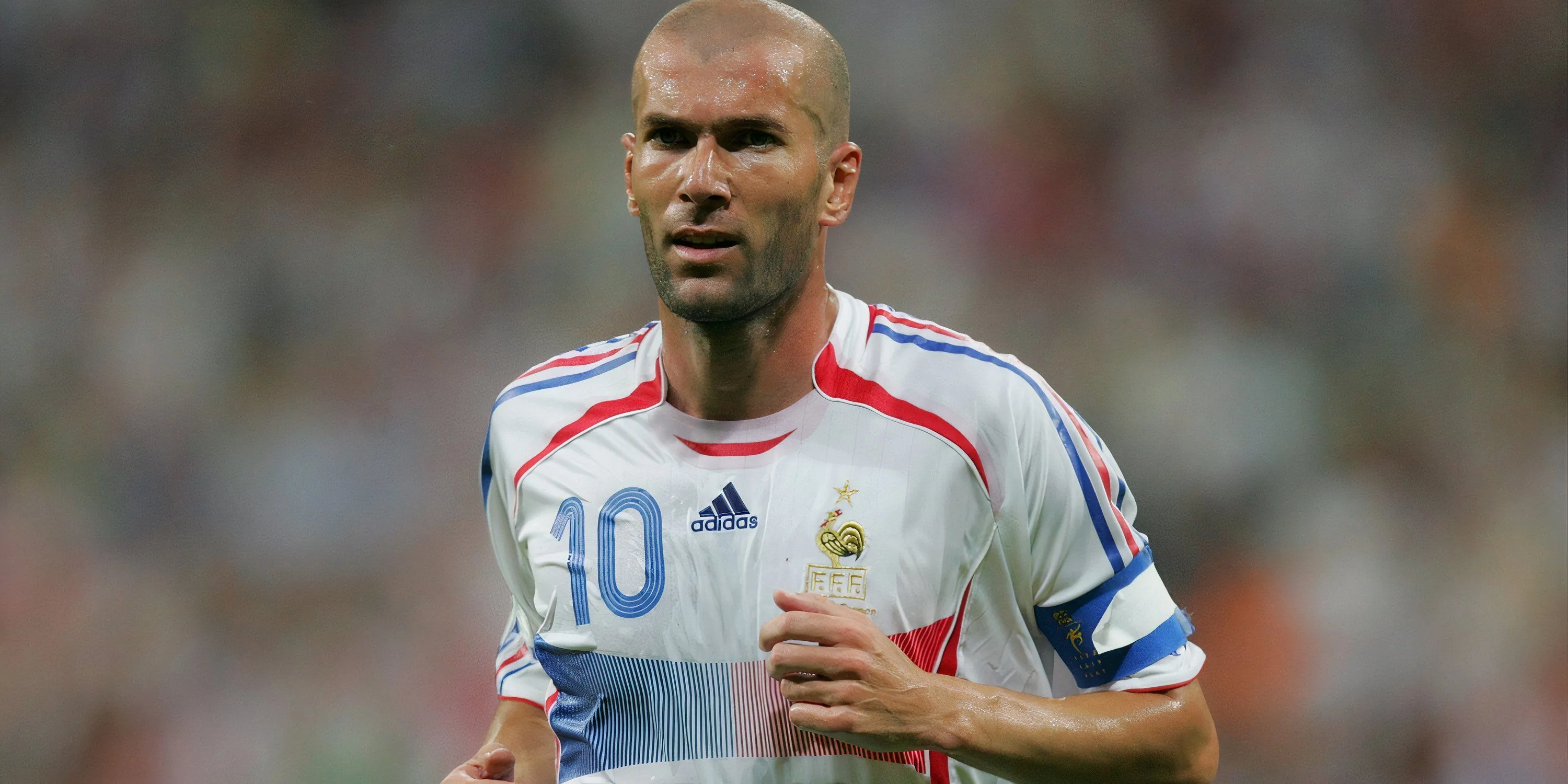 Zinedine Zidane đeo băng đội trưởng đội tuyển Pháp tại World Cup 2006.