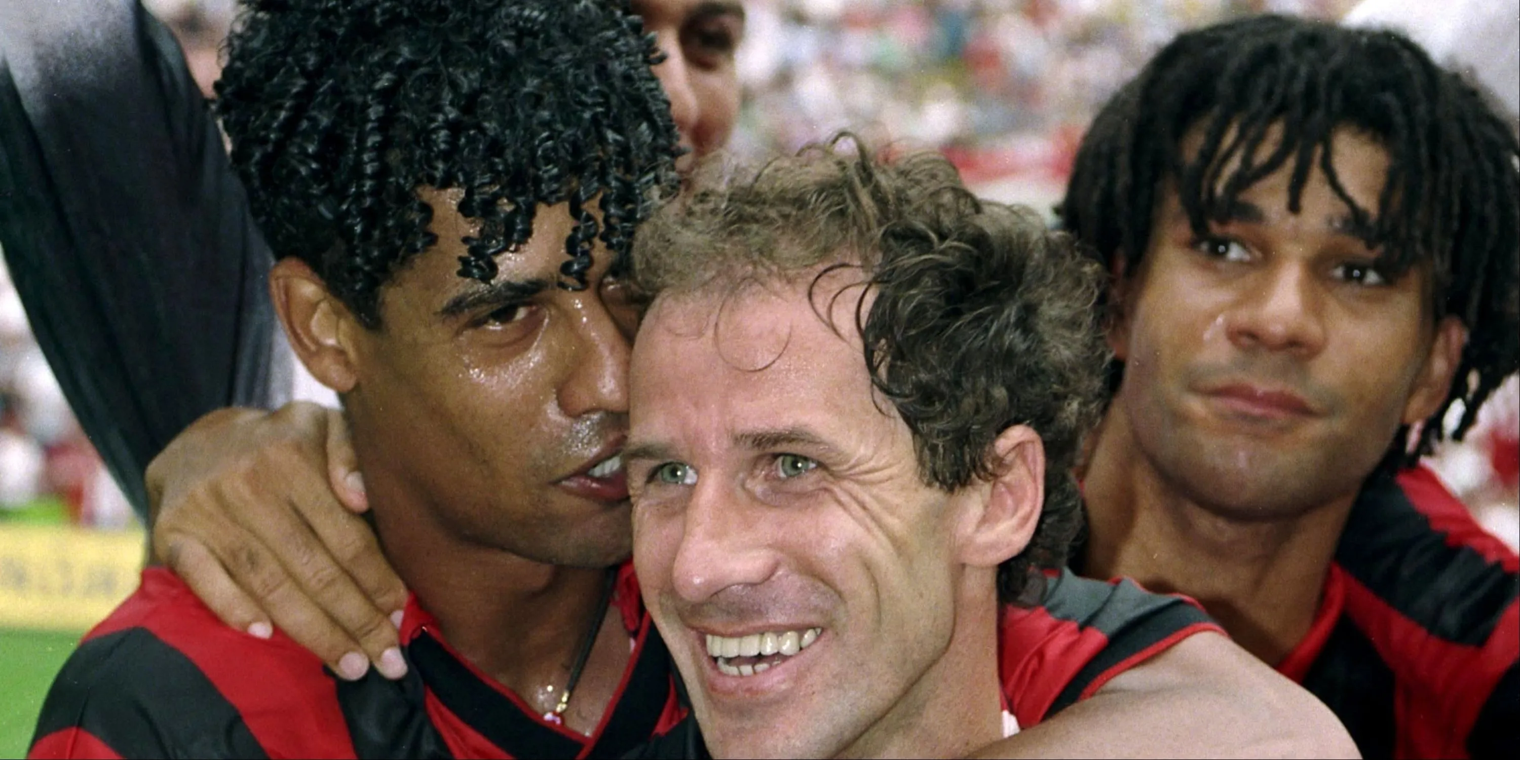 Bộ ba huyền thoại AC Milan: Frank Rijkaard, Franco Baresi và Ruud Gullit ăn mừng chiến thắng
