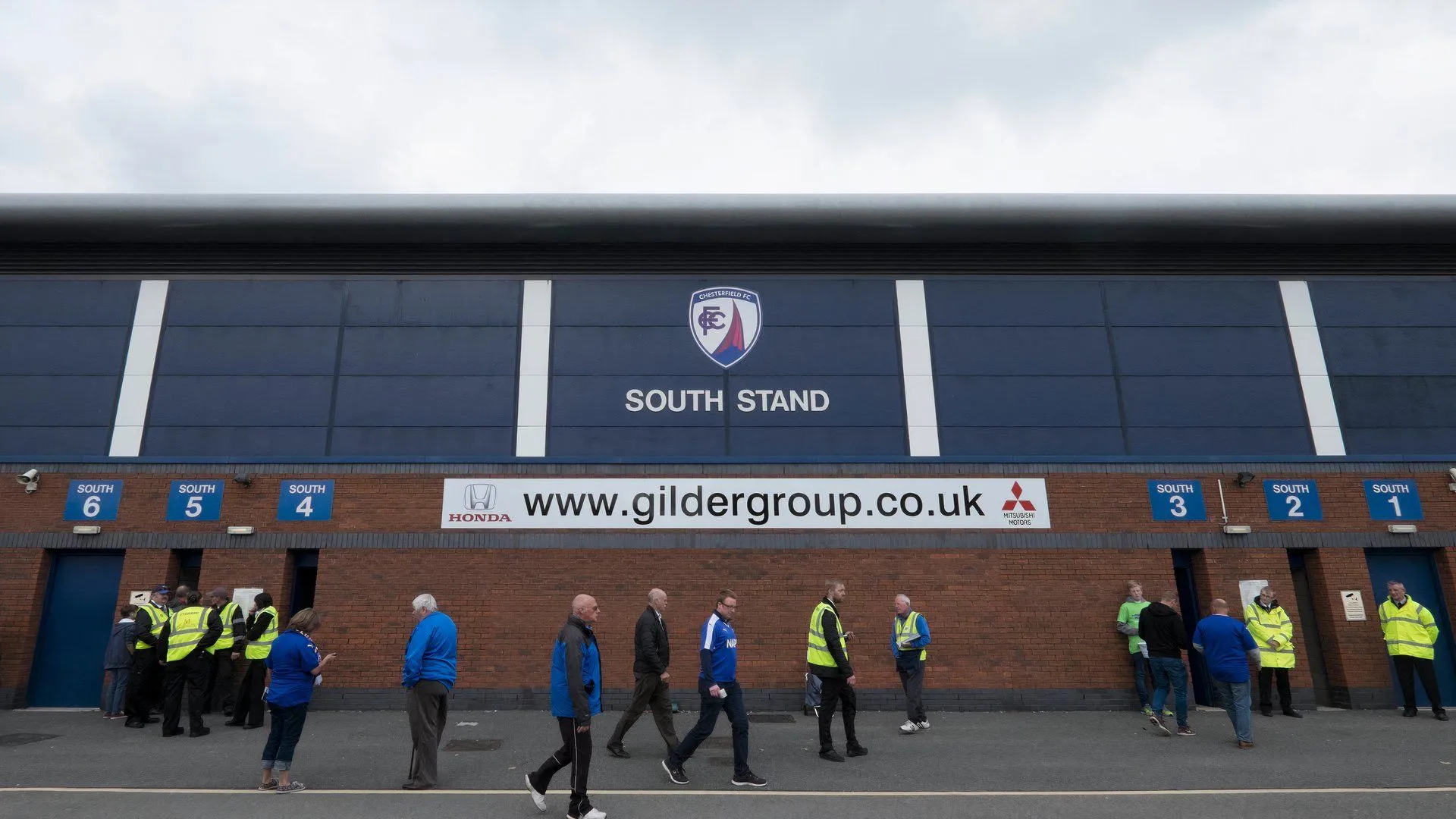 Cầu thủ Chesterfield FC ăn mừng