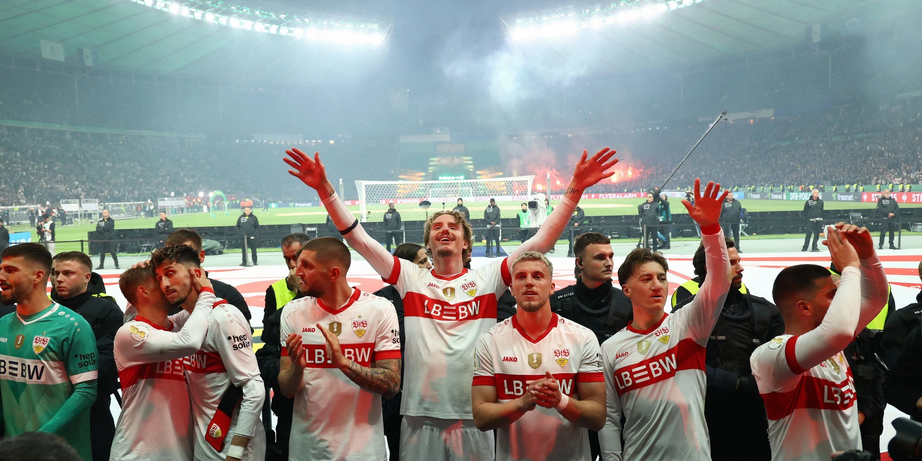 Chân dung tiền đạo Nick Woltemade, cầu thủ đang được so sánh với Thierno Barry về tiềm năng tại Everton