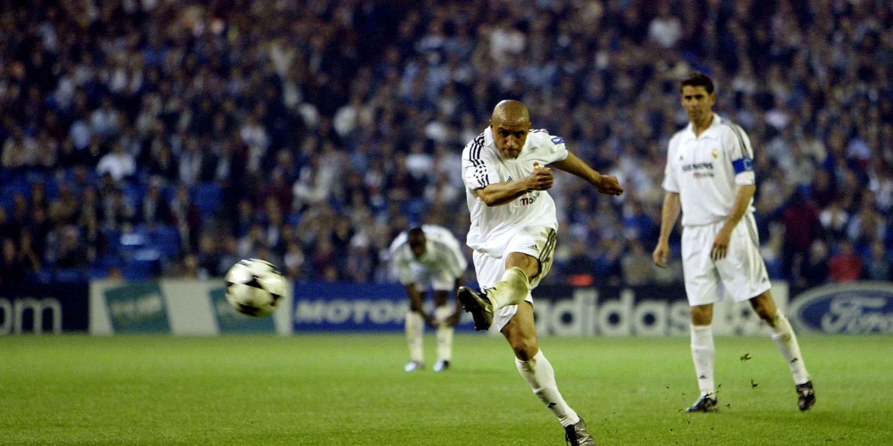 Roberto Carlos, hậu vệ trái lừng danh của Real Madrid và Brazil