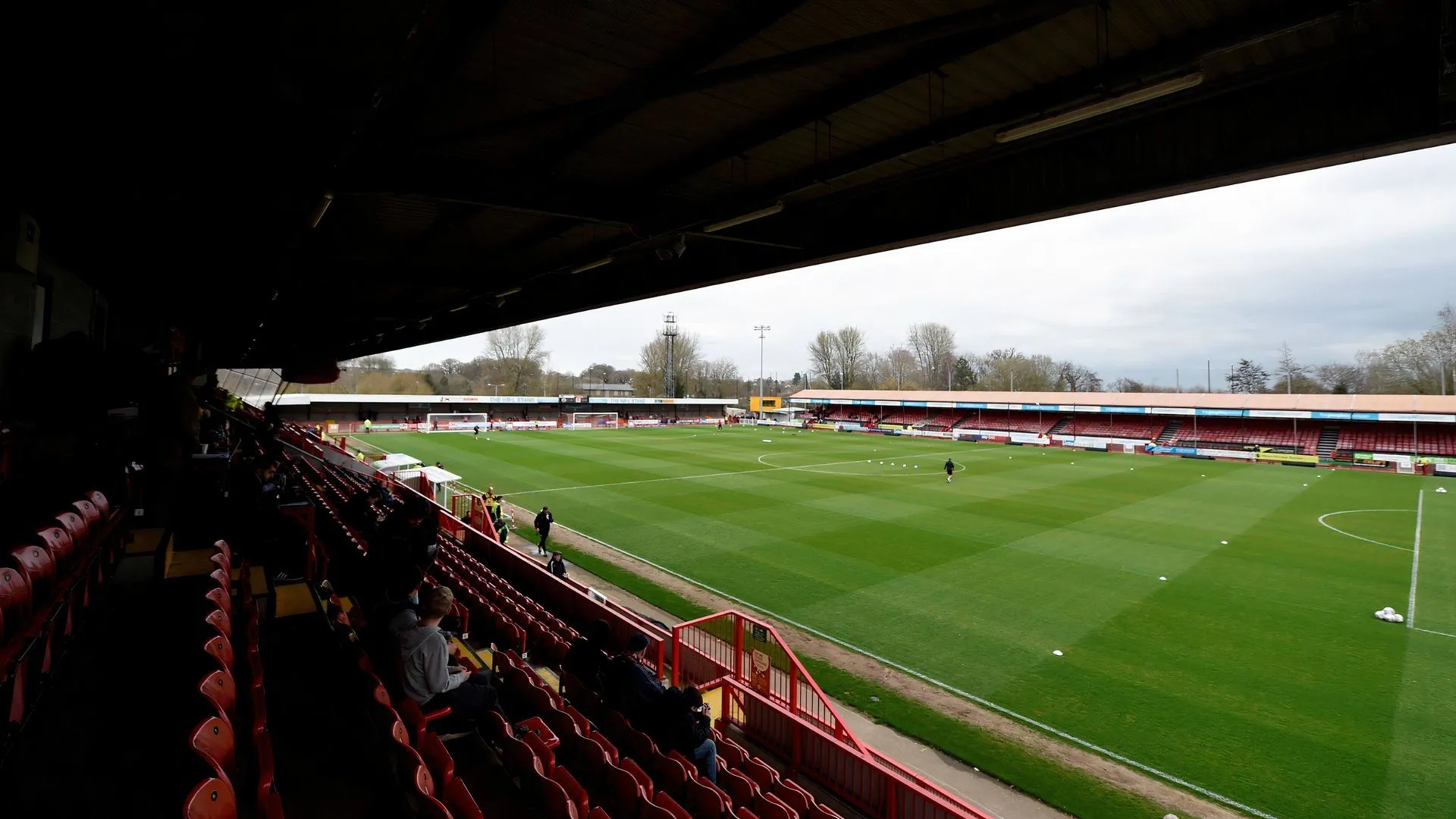 Sân vận động Broadfield Stadium của câu lạc bộ Crawley Town