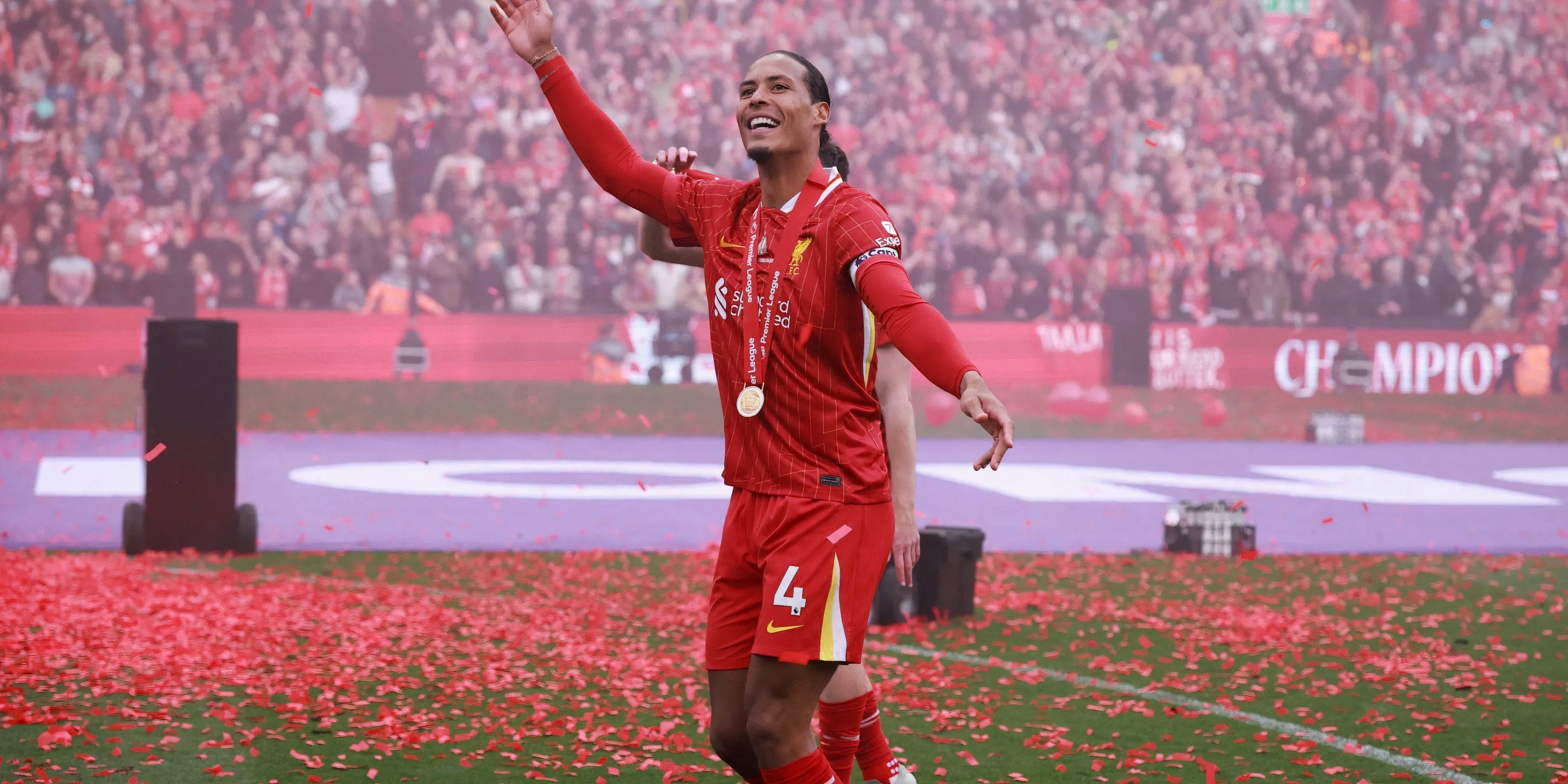 Đội trưởng Virgil van Dijk của Liverpool, người được so sánh với Xavier Mbuyamba