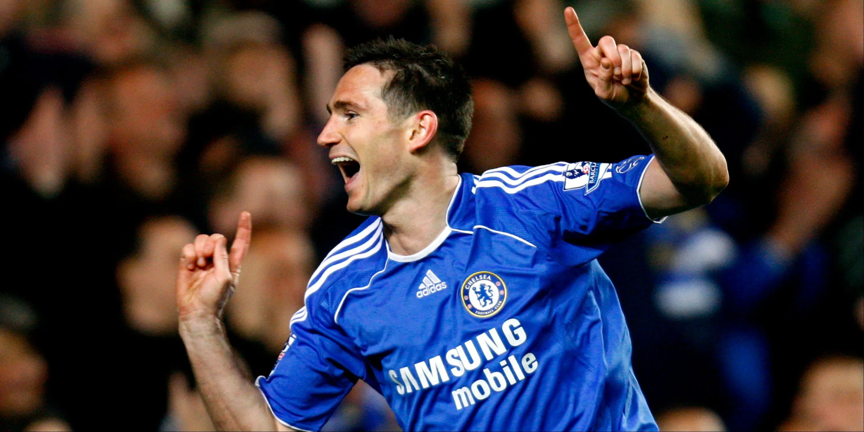 Frank Lampard trong màu áo Chelsea, một trong những chân sút phạt đền đáng tin cậy nhất lịch sử Premier League.