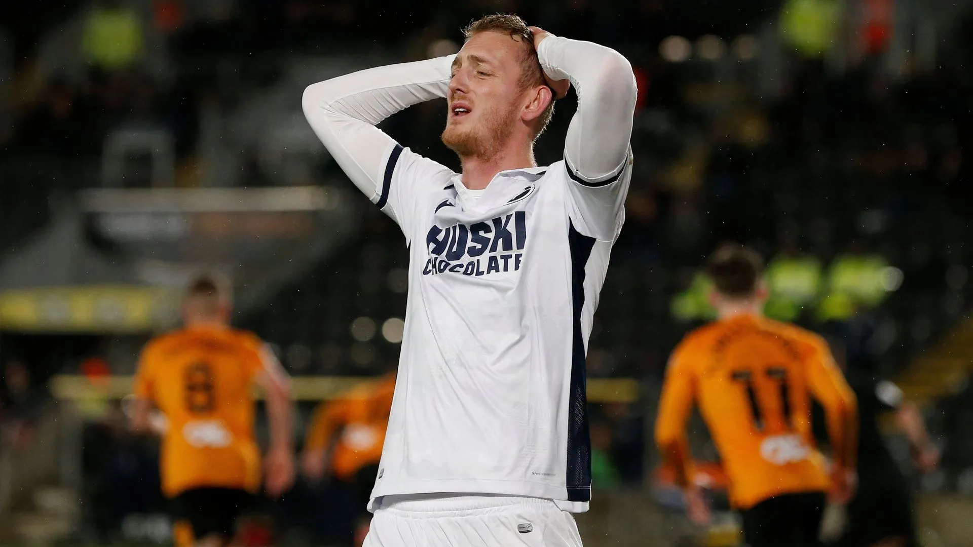 Huấn luyện viên Alex Neil của Millwall đang đối mặt với bài toán nhân sự