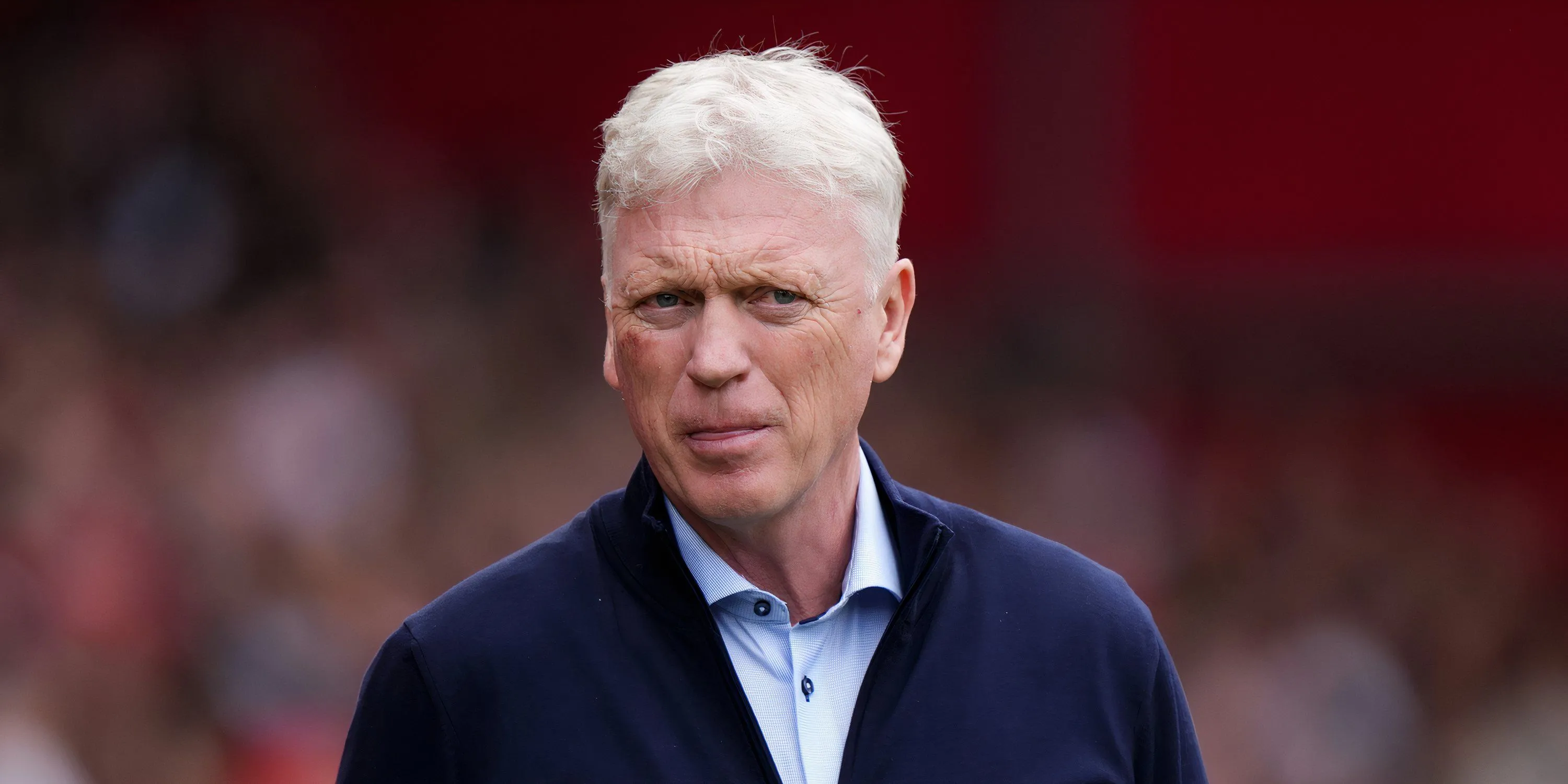 Huấn luyện viên David Moyes của Everton trên sân vận động