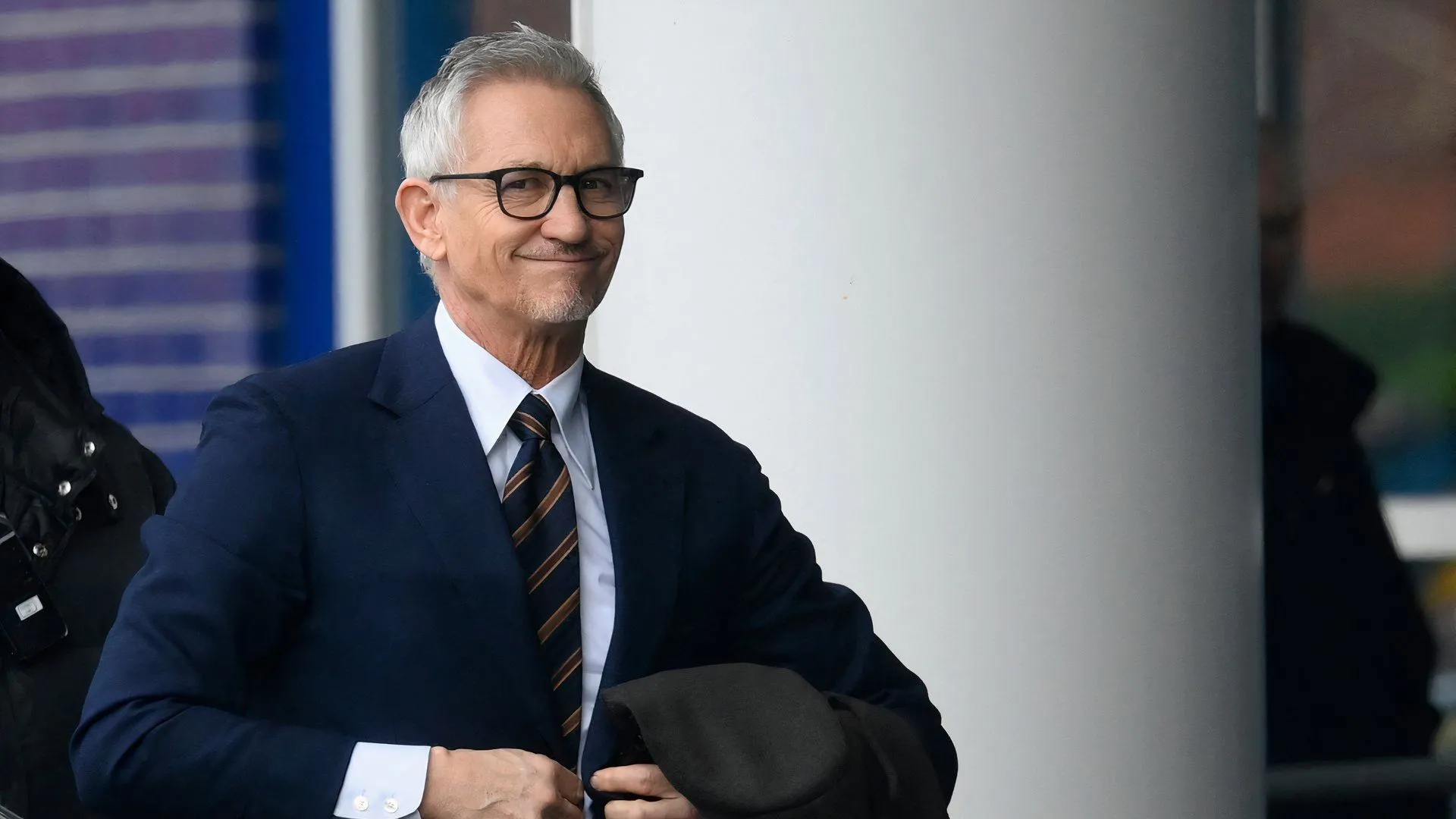 Huyền thoại bóng đá Gary Lineker, người hâm mộ cuồng nhiệt Leicester City