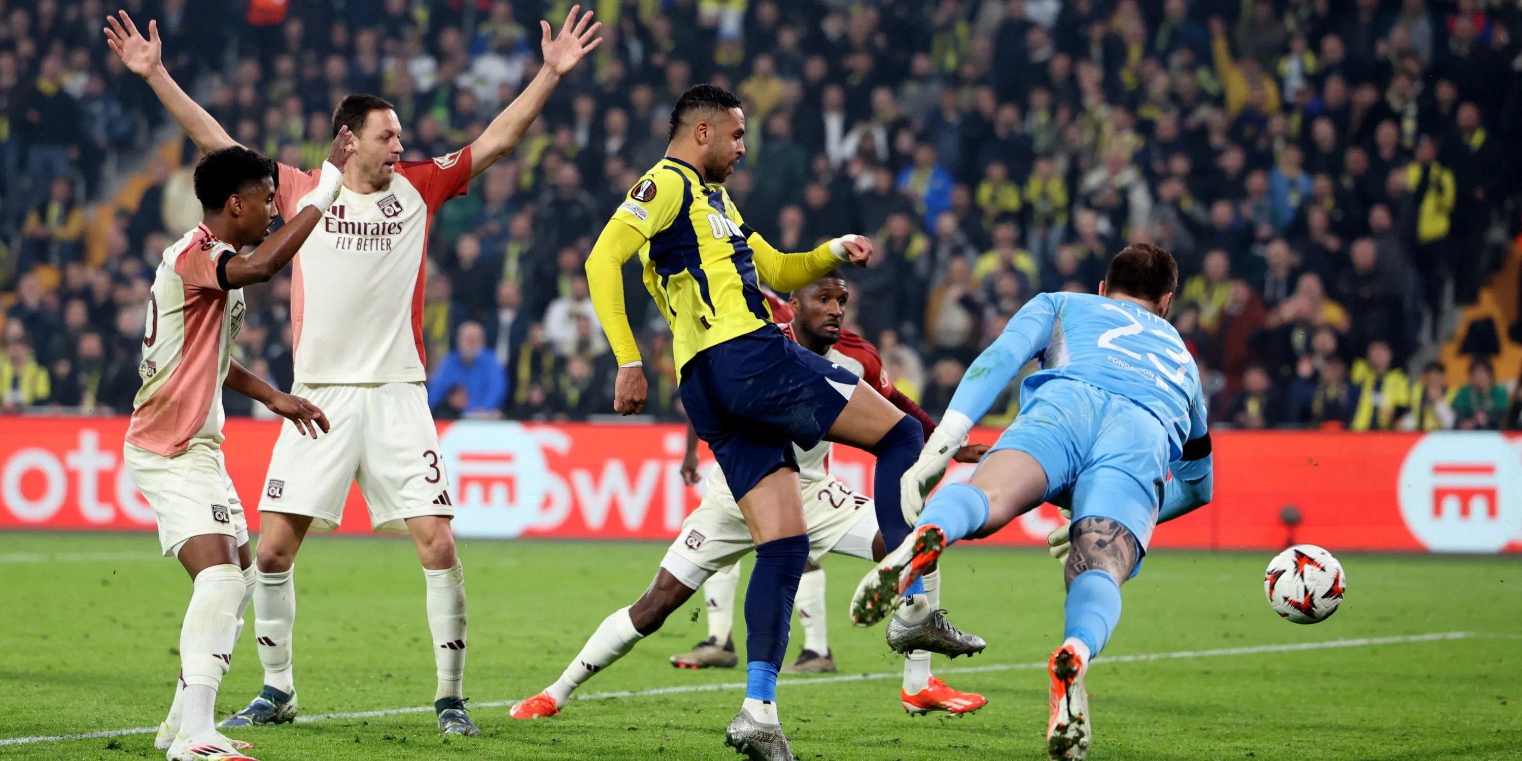 Lucas Perri có thể trở thành bản hợp đồng chất lượng cho Leeds United với mức giá 20 triệu bảng