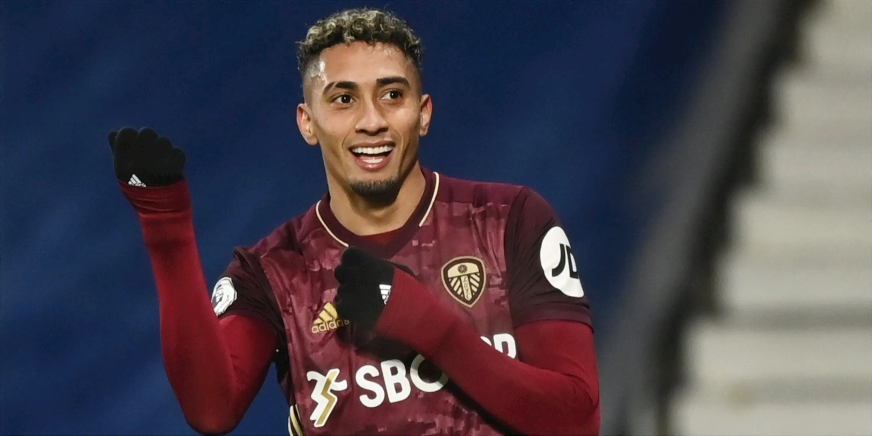 Raphinha trong màu áo Leeds United, biểu tượng thành công của cầu thủ Brazil tại Elland Road