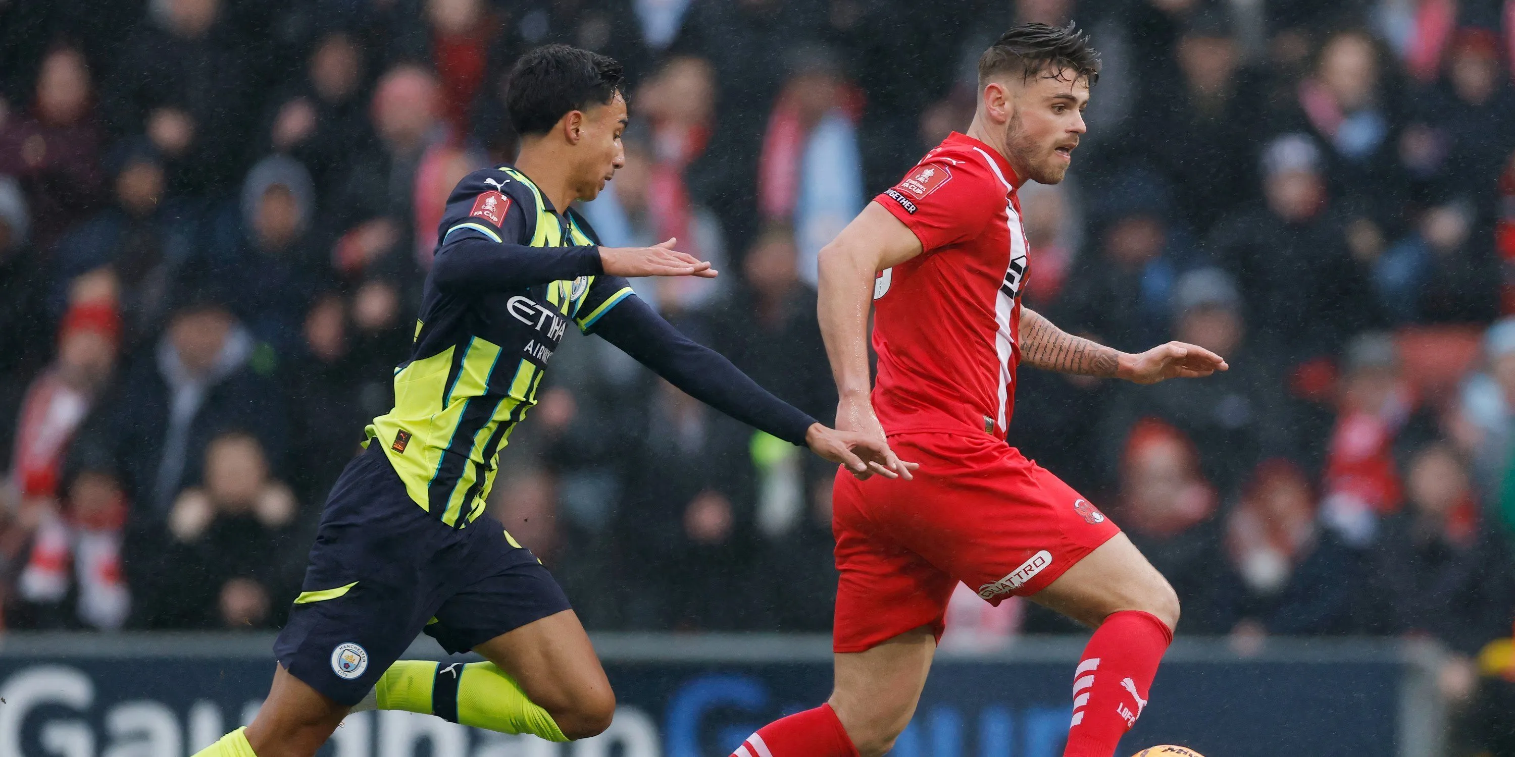 Tiền đạo Charlie Kelman - mục tiêu của West Brom