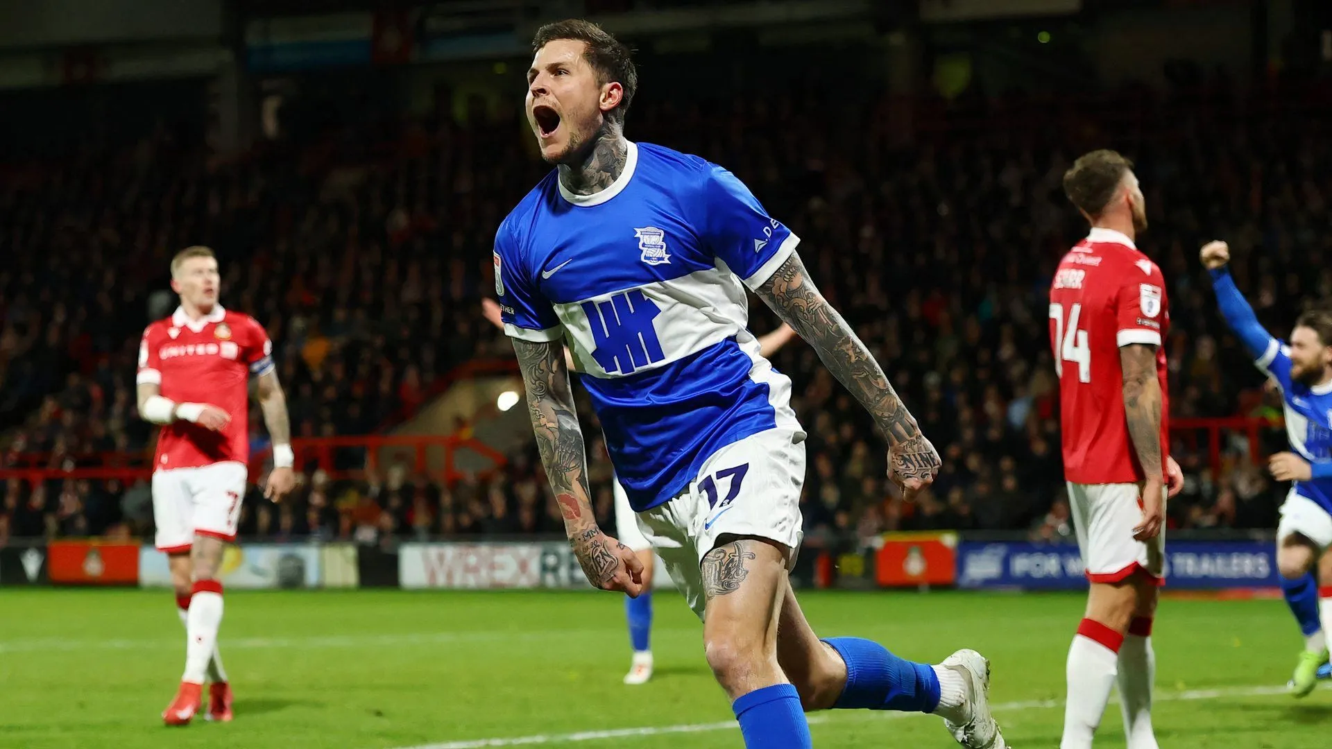 Tiền đạo Lyndon Dykes trong màu áo Birmingham City, người có thể sớm rời câu lạc bộ