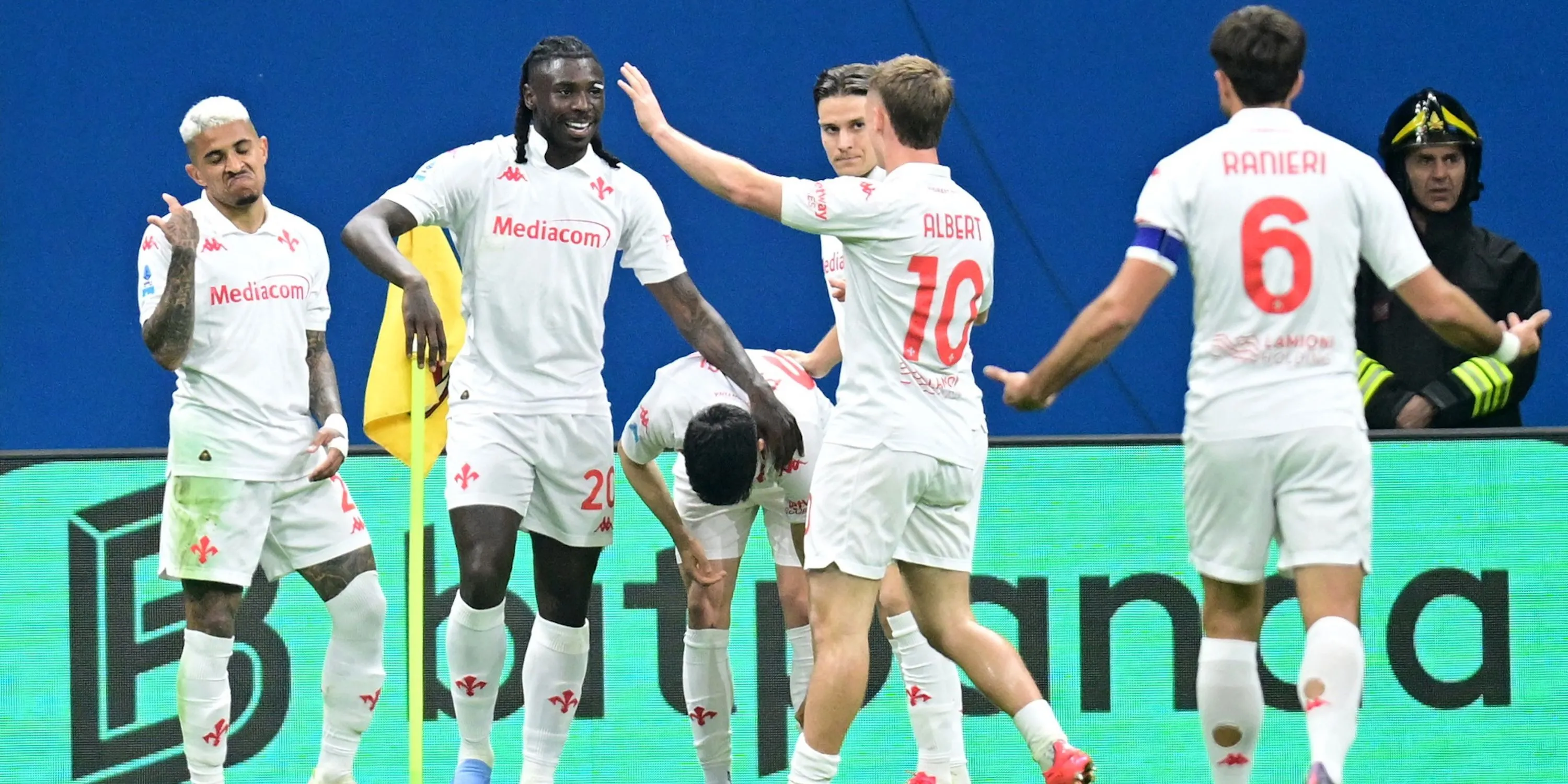 Tiền đạo Moise Kean ăn mừng bàn thắng trong màu áo Fiorentina, thể hiện phong độ ấn tượng gần đây của anh.