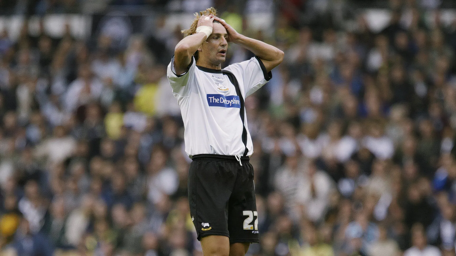 Tiền vệ Inigo Idiakez của Derby County trong trận bán kết play-off kịch tính