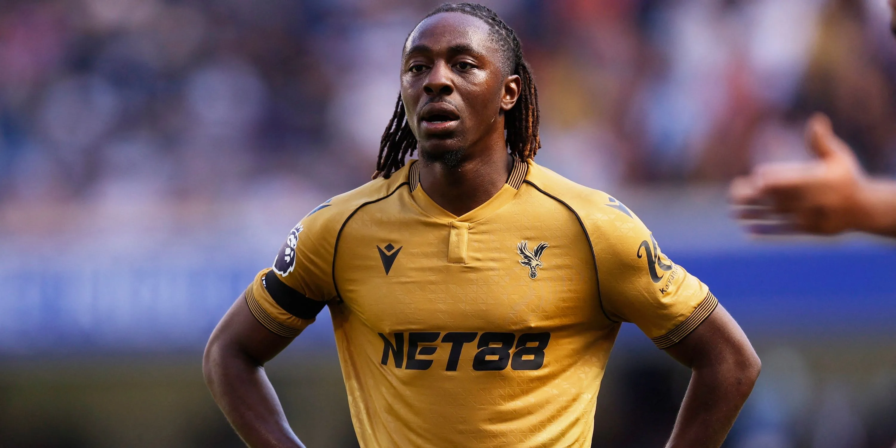 Eberechi Eze thi đấu cho Crystal Palace trước khi gia nhập Arsenal