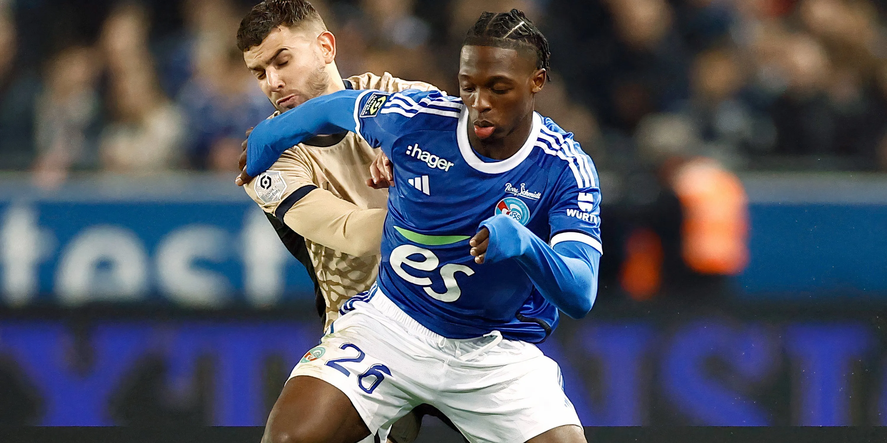 Tiền đạo cánh Dilane Bakwa của Strasbourg là mục tiêu chuyển nhượng hàng đầu của Leeds United.