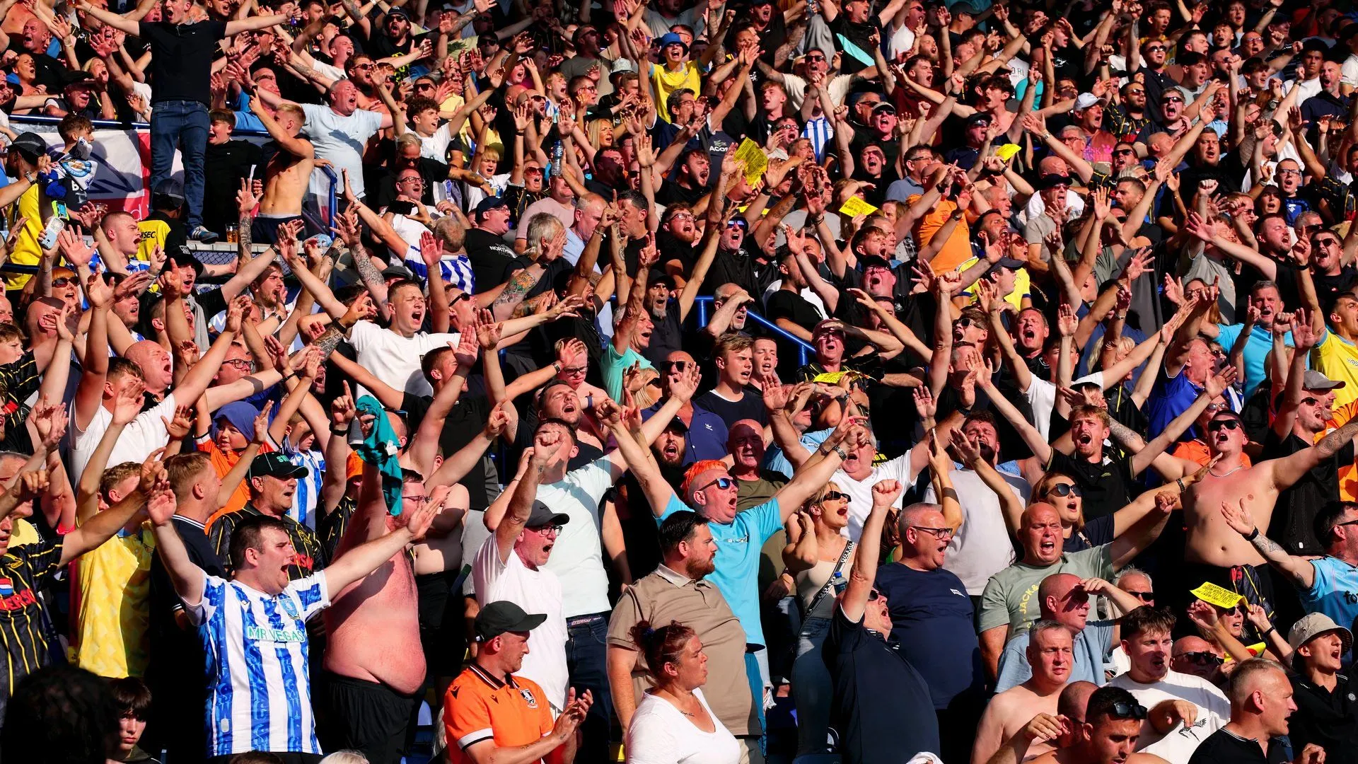 Các cổ động viên Sheffield Wednesday đã thể hiện sự ủng hộ mạnh mẽ cho CLB trong những tháng gần đây