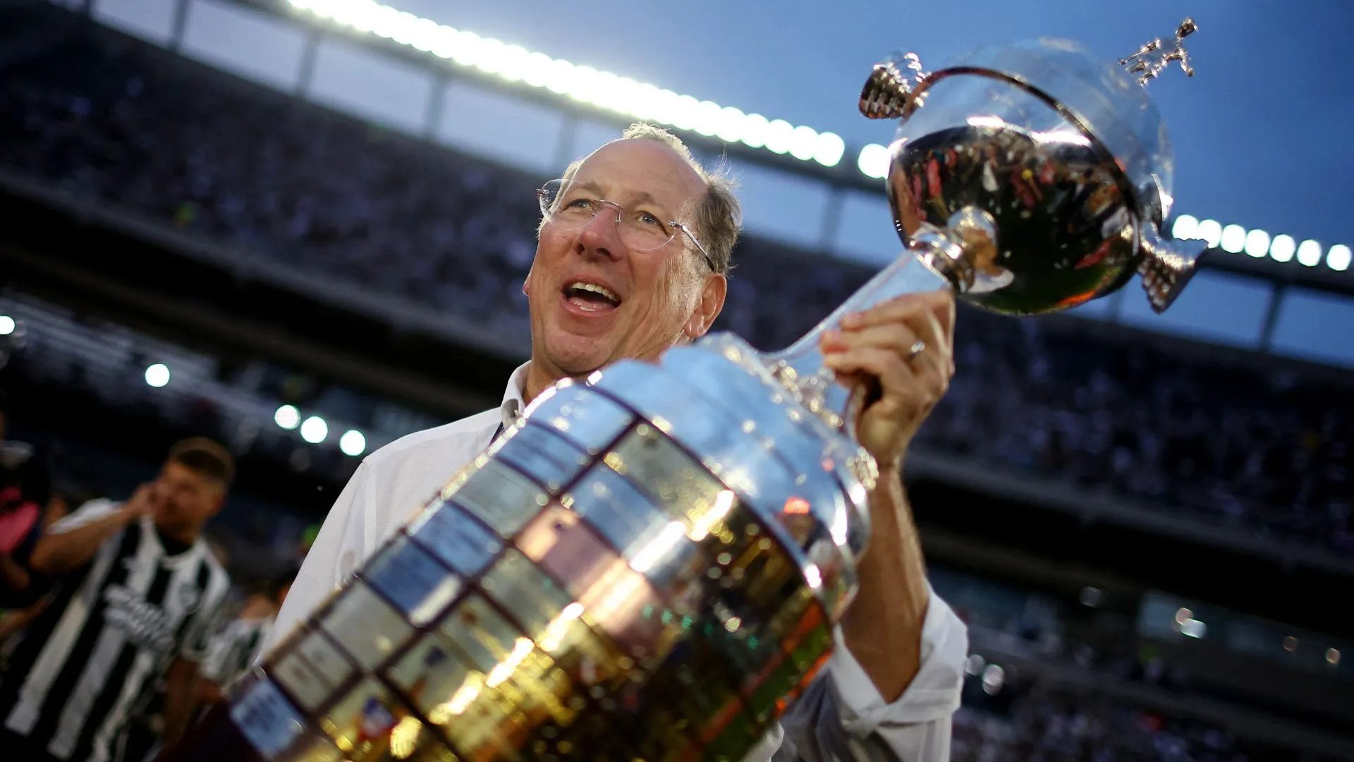 John Textor - Tỷ phú Mỹ đang sở hữu Tập đoàn Eagle Football