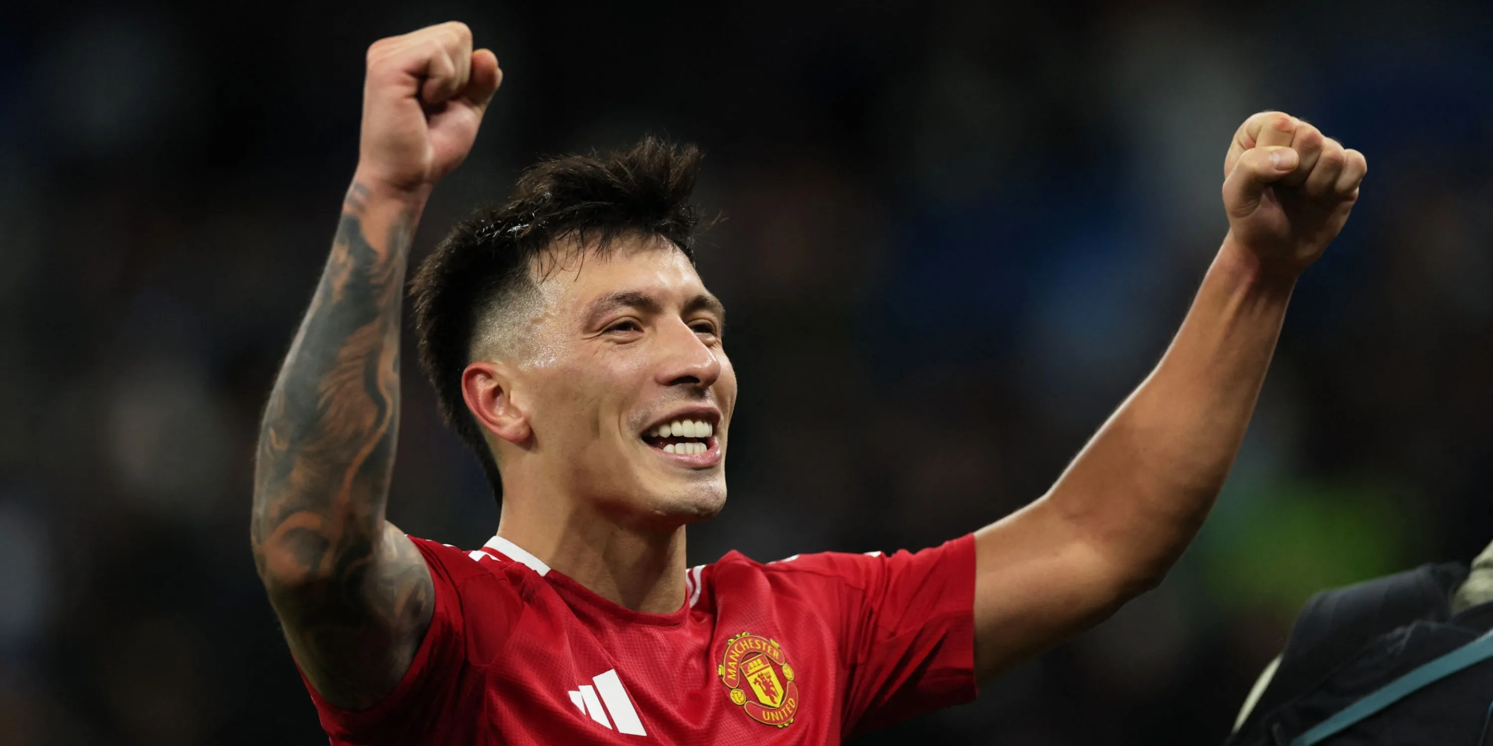 Lisandro Martinez trở lại tập luyện sau chấn thương ở gối, chuẩn bị trở lại sân cỏ cho Manchester United