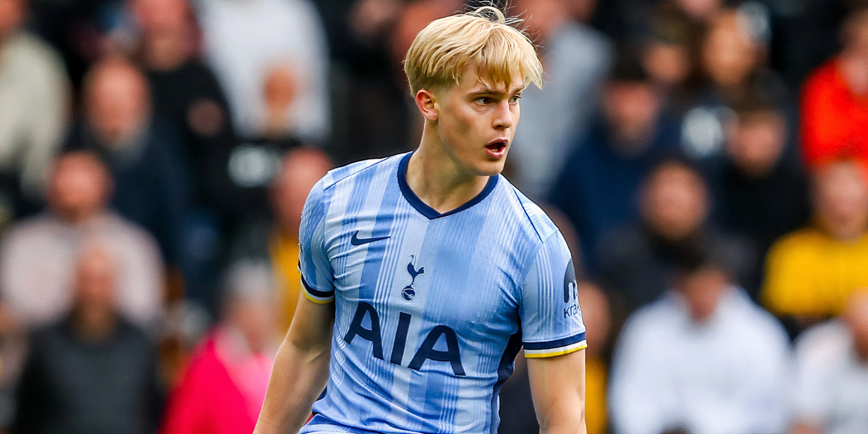 Lucas Bergvall của Tottenham trong trận đấu ở sân nhà